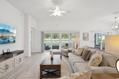 House in The Villages, Florida 3 bedrooms, 180.32 sq.m. № 2110453 - photo 18