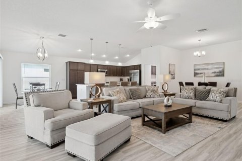 House in The Villages, Florida 3 bedrooms, 180.32 sq.m. № 2110453 - photo 24