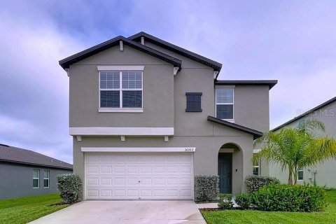 House in Zephyrhills, Florida 5 bedrooms, 205.96 sq.m. № 1917822 - photo 1