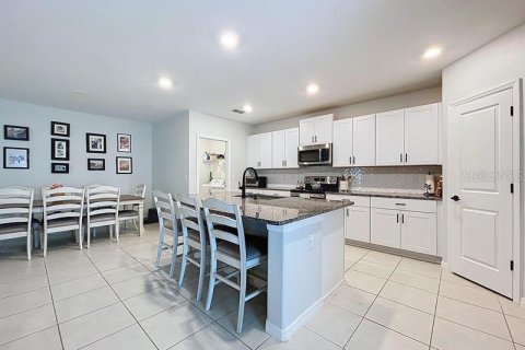 House in Zephyrhills, Florida 5 bedrooms, 205.96 sq.m. № 1917822 - photo 7