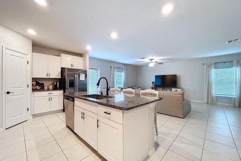 House in Zephyrhills, Florida 5 bedrooms, 205.96 sq.m. № 1917822 - photo 9