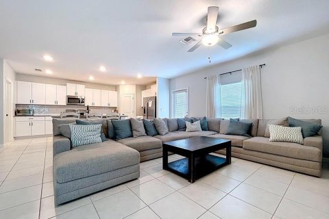 House in Zephyrhills, Florida 5 bedrooms, 205.96 sq.m. № 1917822 - photo 3