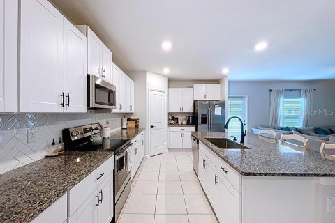 House in Zephyrhills, Florida 5 bedrooms, 205.96 sq.m. № 1917822 - photo 6