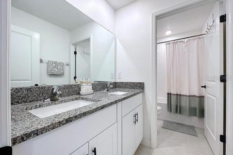 House in Zephyrhills, Florida 5 bedrooms, 205.96 sq.m. № 1917822 - photo 25