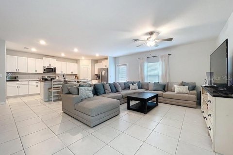 House in Zephyrhills, Florida 5 bedrooms, 205.96 sq.m. № 1917822 - photo 5