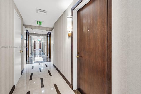 Condo in Miami Beach, Florida, 2 bedrooms  № 2018229 - photo 6