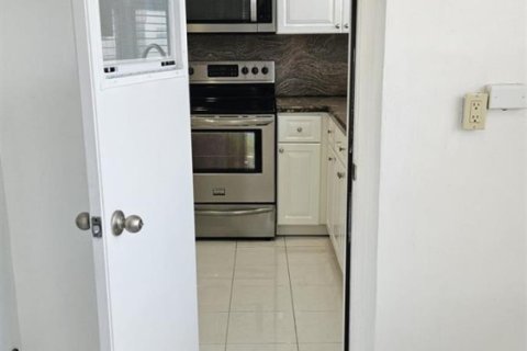 Condo in Fort Lauderdale, Florida, 2 bedrooms № 2154193 - photo 4