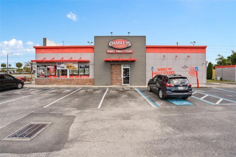 Propiedad comercial en venta en Kissimmee, Florida, 228.54 m2 № 2133713 - foto 11
