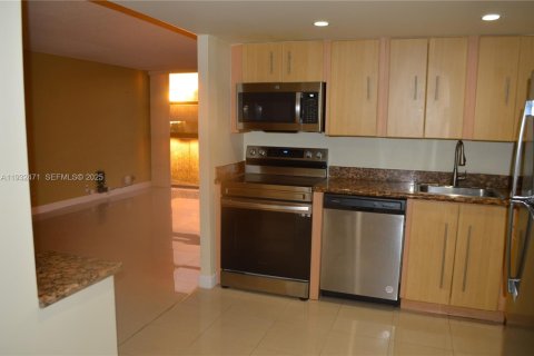 Condominio en venta en Hallandale Beach, Florida, 2 dormitorios, 99.87 m2 № 2035139 - foto 10