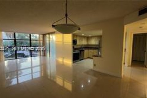 Condominio en venta en Hallandale Beach, Florida, 2 dormitorios, 99.87 m2 № 2035139 - foto 14