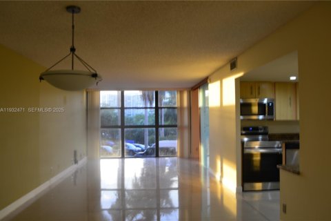 Condominio en venta en Hallandale Beach, Florida, 2 dormitorios, 99.87 m2 № 2035139 - foto 7