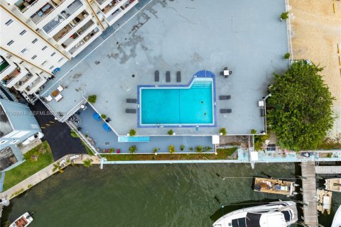 Condo in North Bay Village, Florida  № 2051986 - photo 18