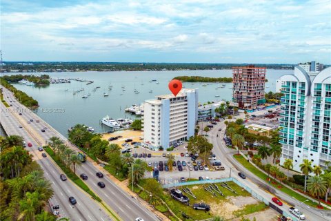 Condo in North Bay Village, Florida  № 2051986 - photo 19