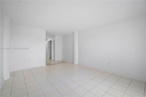 Condo in North Bay Village, Florida  № 2051986 - photo 13