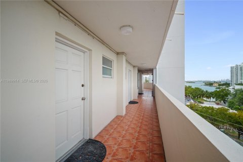 Condo in North Bay Village, Florida  № 2051986 - photo 7