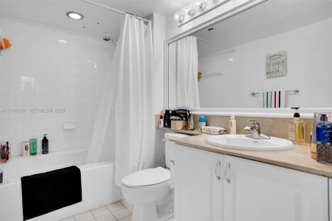 Condominio en venta en Miami, Florida, 3 dormitorios, 136.57 m2 № 2003605 - foto 14