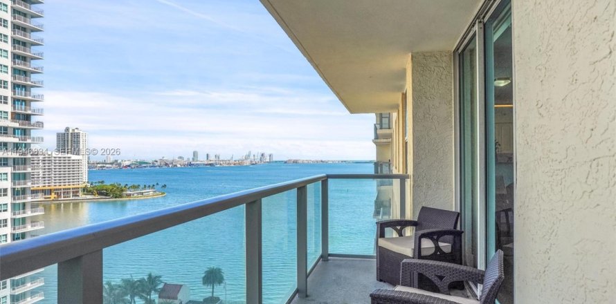 Condominio en Miami, Florida, 3 dormitorios  № 2003605