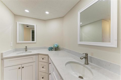 Condo in Bradenton, Florida, 2 bedrooms  № 1517651 - photo 28