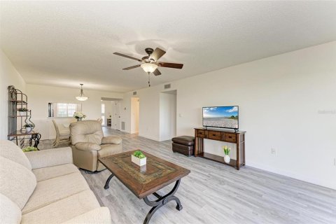Condo in Bradenton, Florida, 2 bedrooms  № 1517651 - photo 17