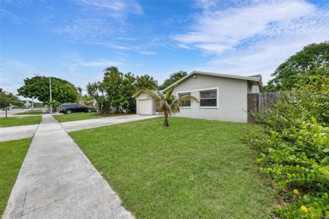 Villa ou maison à vendre à Pompano Beach, Floride: 3 chambres, 123.65 m2 № 1945957 - photo 3