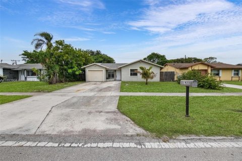 Villa ou maison à vendre à Pompano Beach, Floride: 3 chambres, 123.65 m2 № 1945957 - photo 2