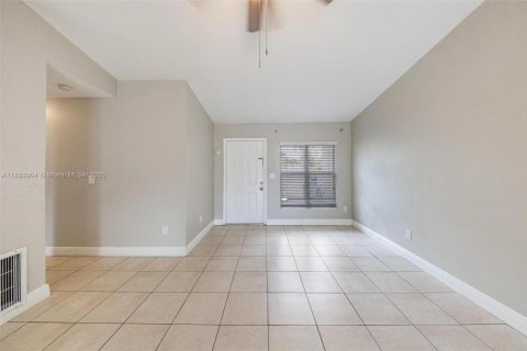 Villa ou maison à vendre à Pompano Beach, Floride: 3 chambres, 123.65 m2 № 1945957 - photo 16