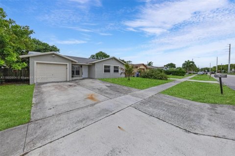 Villa ou maison à vendre à Pompano Beach, Floride: 3 chambres, 123.65 m2 № 1945957 - photo 1