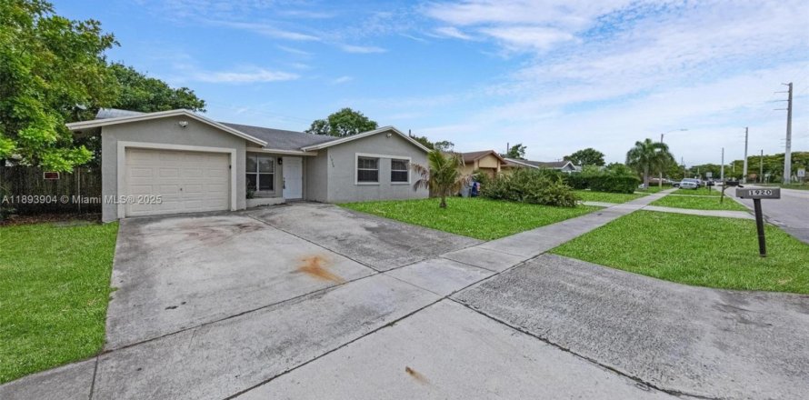 Villa ou maison à Pompano Beach, Floride 3 chambres, 123.65 m2 № 1945957