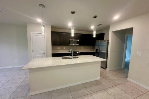 Villa ou maison à louer à Kissimmee, Floride: 5 chambres, 247.12 m2 № 2238694 - photo 2