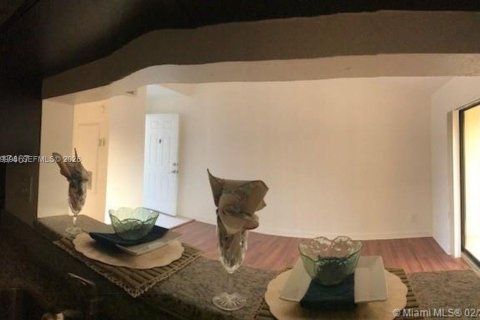 Condo in Sunrise, Florida, 1 bedroom  № 2046355 - photo 2