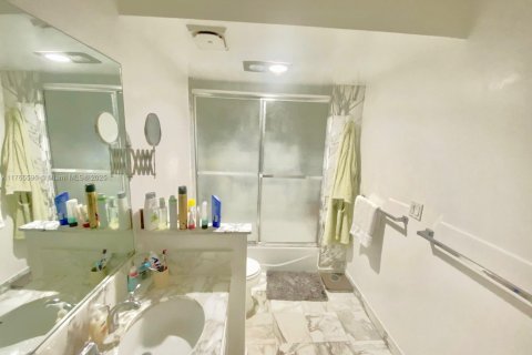 Copropriété à vendre à Bal Harbour, Floride: 2 chambres, 128.95 m2 № 2035365 - photo 8