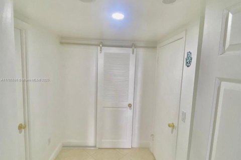 Copropriété à vendre à Bal Harbour, Floride: 2 chambres, 128.95 m2 № 2035365 - photo 2