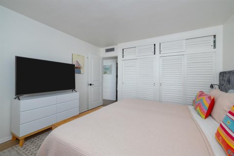 Condo in Daytona Beach, Florida, 1 bedroom  № 1817555 - photo 16