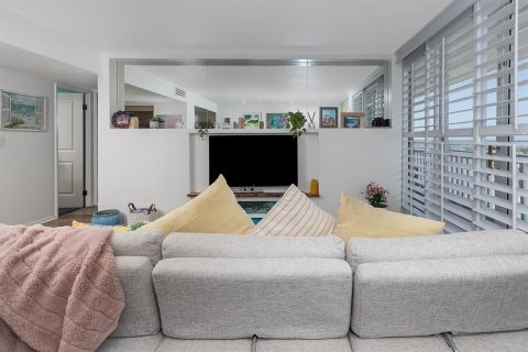 Condo in Daytona Beach, Florida, 1 bedroom  № 1817555 - photo 9