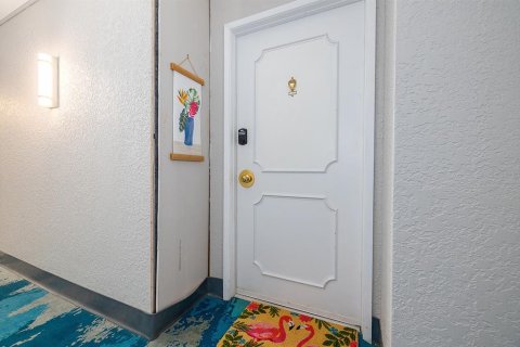 Condo in Daytona Beach, Florida, 1 bedroom  № 1817555 - photo 25