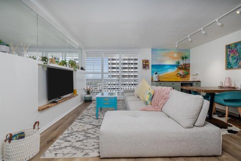 Condo in Daytona Beach, Florida, 1 bedroom  № 1817555 - photo 4