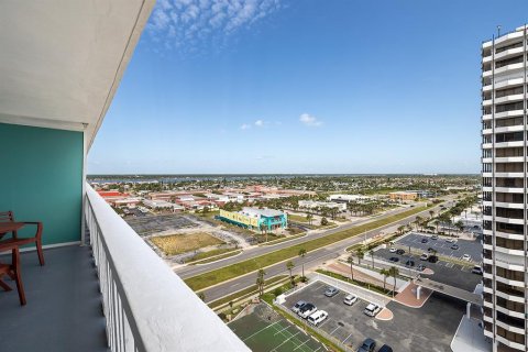 Condo in Daytona Beach, Florida, 1 bedroom  № 1817555 - photo 22