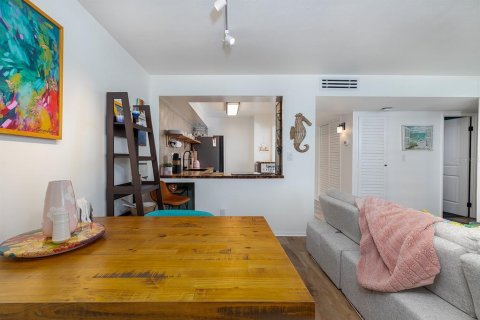 Condo in Daytona Beach, Florida, 1 bedroom  № 1817555 - photo 13