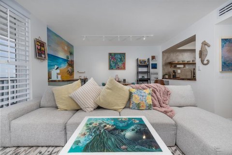 Condo in Daytona Beach, Florida, 1 bedroom  № 1817555 - photo 8