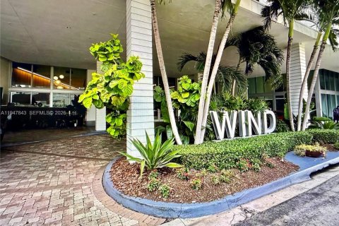 Condominio en venta en Miami, Florida, 1 dormitorio, 71.35 m2 № 2154455 - foto 2