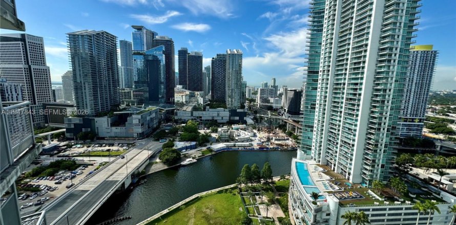 Condominio en Miami, Florida, 1 dormitorio  № 2154455