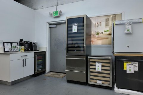 Propiedad comercial en venta en Miami, Florida № 1694828 - foto 1