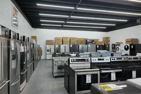 Propiedad comercial en venta en Miami, Florida № 1694828 - foto 7