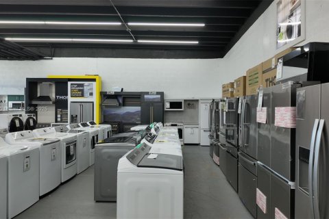 Propiedad comercial en venta en Miami, Florida № 1694828 - foto 9