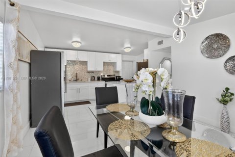 House in Lauderhill, Florida 4 bedrooms, 139.73 sq.m. № 2049273 - photo 16