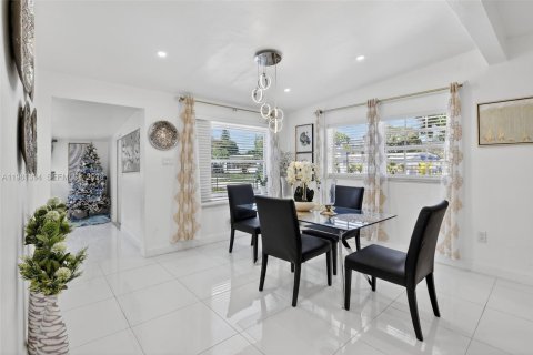 House in Lauderhill, Florida 4 bedrooms, 139.73 sq.m. № 2049273 - photo 18