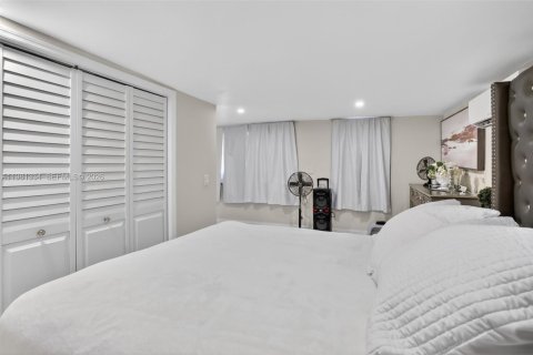 House in Lauderhill, Florida 4 bedrooms, 139.73 sq.m. № 2049273 - photo 27