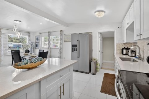 House in Lauderhill, Florida 4 bedrooms, 139.73 sq.m. № 2049273 - photo 22