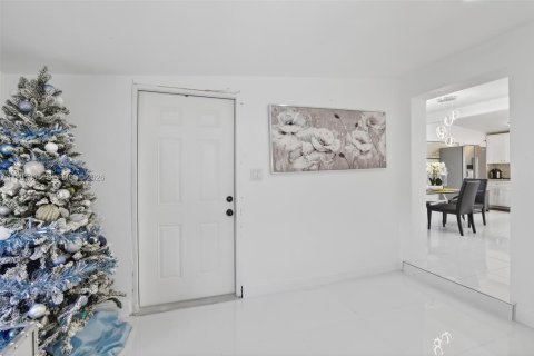 House in Lauderhill, Florida 4 bedrooms, 139.73 sq.m. № 2049273 - photo 14