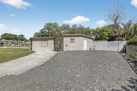 House in Lauderhill, Florida 4 bedrooms, 139.73 sq.m. № 2049273 - photo 7